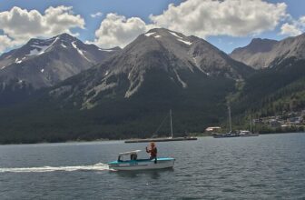 léa salamé attend un deuxième enfant, une merveilleuse nouvelle qui réjouit ses fans et suscite beaucoup d'émotions.